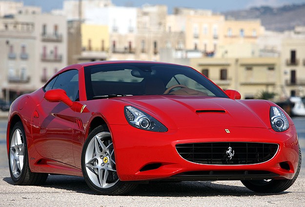 Tasfiyelik Ferrari 670 bin liraya satıldı